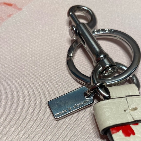 Nwot Coach Floral Printed Pebbled Leather Key Fob/ Charm Dust Bag Included - Picture 4 of 6